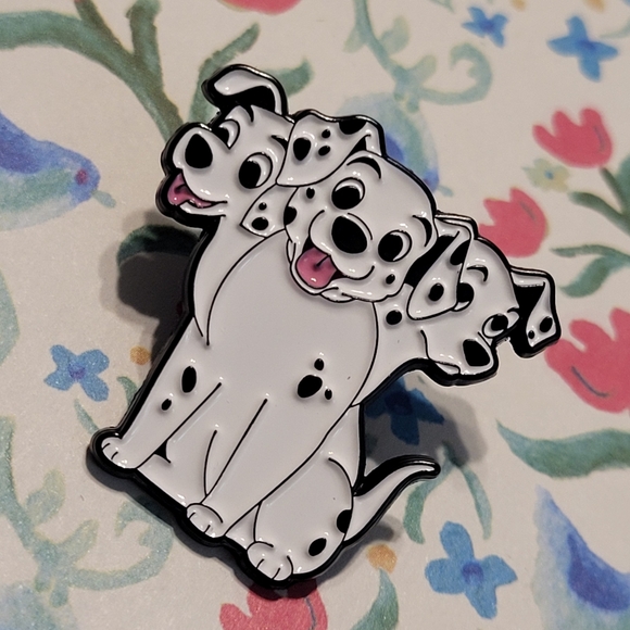 101 Dalmatians Cerberus Enamel Pin - Picture 9 of 9